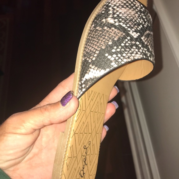 .  BNIB  Beige/ brown Women’s sandals - Picture 2 of 3